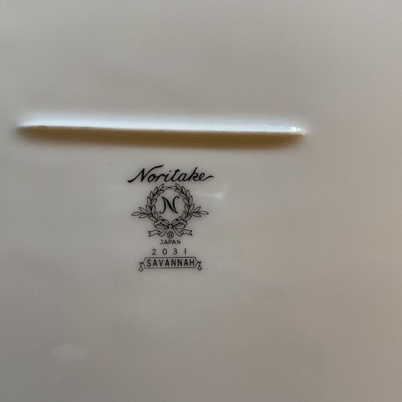 Noritake Savannah 2031 13 5/8 inch Oval Serving Platter - Picture 3 of 4